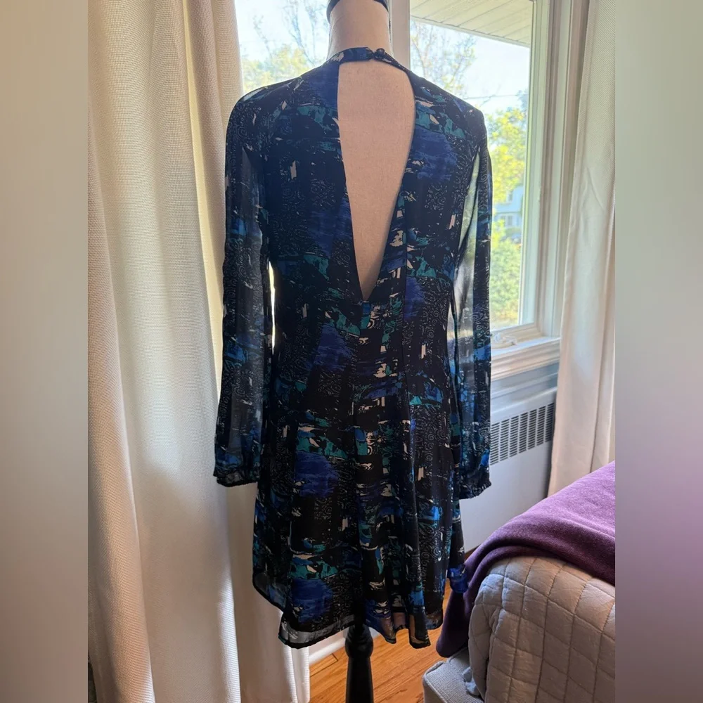 Pearle 88 Black and Blue open back Long Sleeve cocktail party Dress Medium